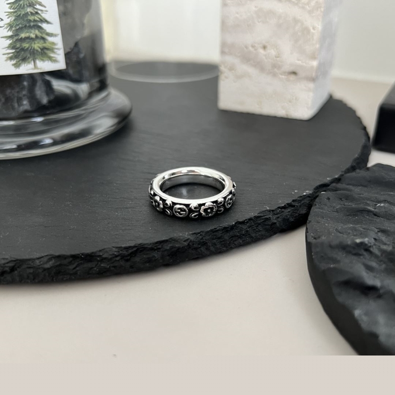 G*u*i rings